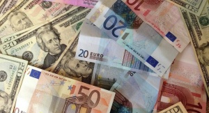 Рост доллара и евро к рублю в сентябре оказался наименьшим за последние четыре месяца 