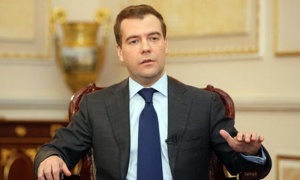 Медведев: Переформатирование российской экономики из сырьевой в инновационную пока не очень получается 
